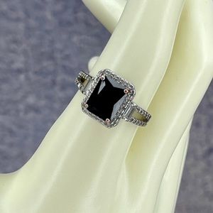 SILVER TONE ONYX COLORED SQUARE SET RING SIZE 8